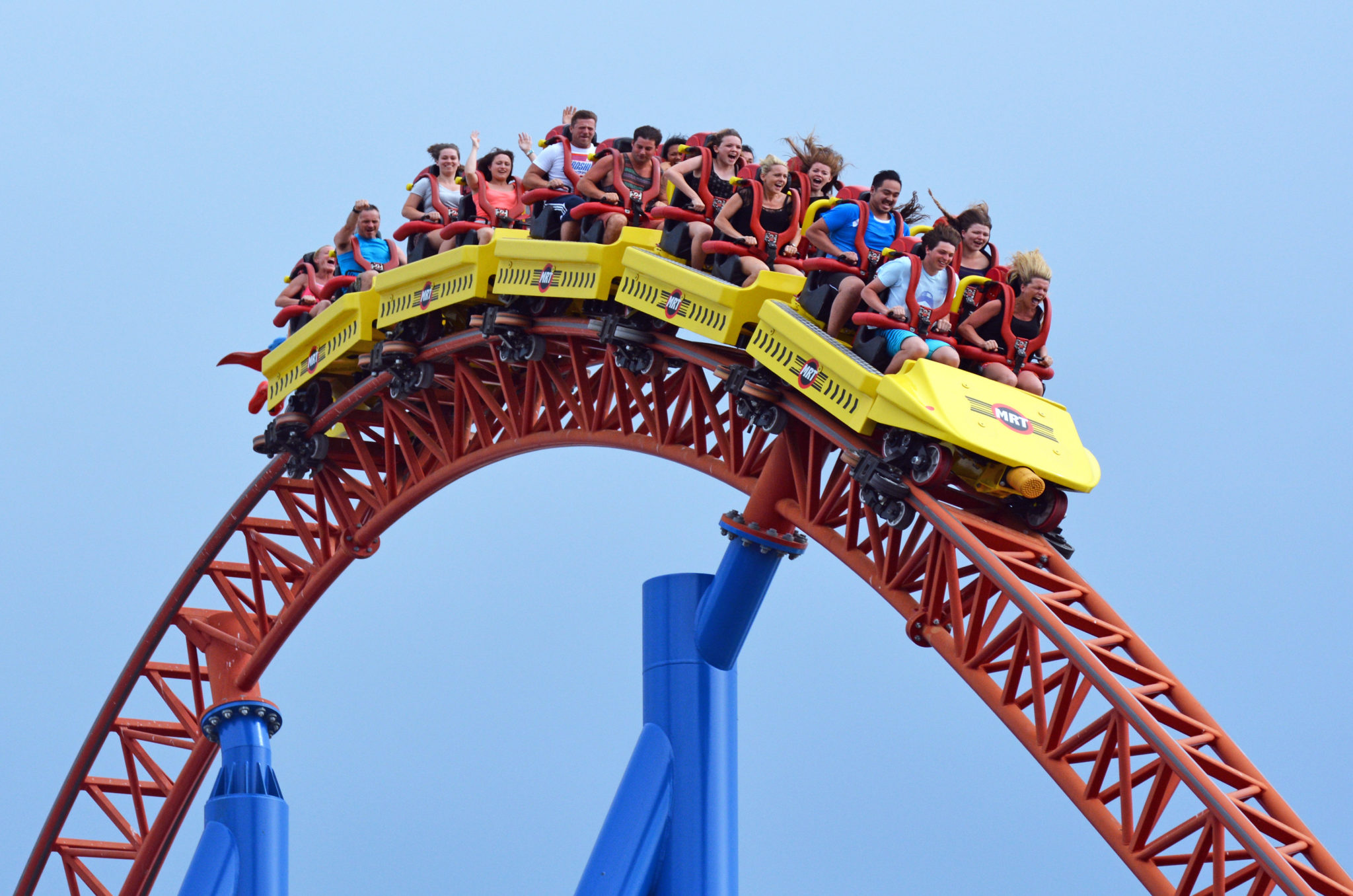 Hair raising rides. Американские горки. Парк аттракционов. Экстремальные аттракционы. Парк аттракционов американские горки.